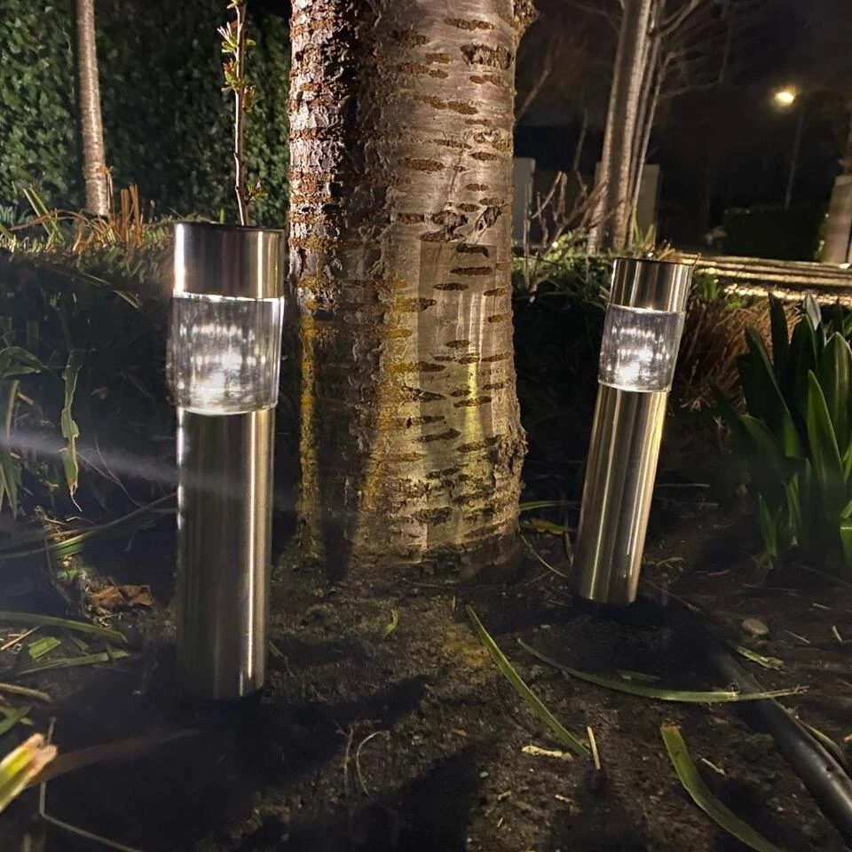 Orange85 Tuinverlichting Fakkels Solar Op Zonneenergie Zilver 6 Stuks RVS 4 Orange85 Tuinverlichting Fakkels Solar Op Zonneenergie Zilver 6 Stuks RVS - Afbeelding 2