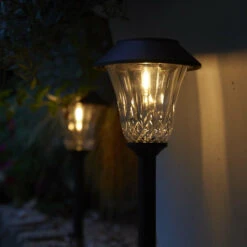 Luxform Solar Tuinlamp - 1x - Zwart - LED Softtone Effect -Winkel Voor Woonverlichting 51e42015211c407b88656cc188cf300a