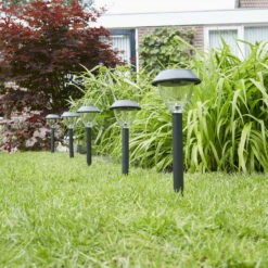 Luxform Solar Tuinlamp - 1x - Grijs - LED Softtone Effect -Winkel Voor Woonverlichting 93c9735c8ec14fae82a0b341361304b7